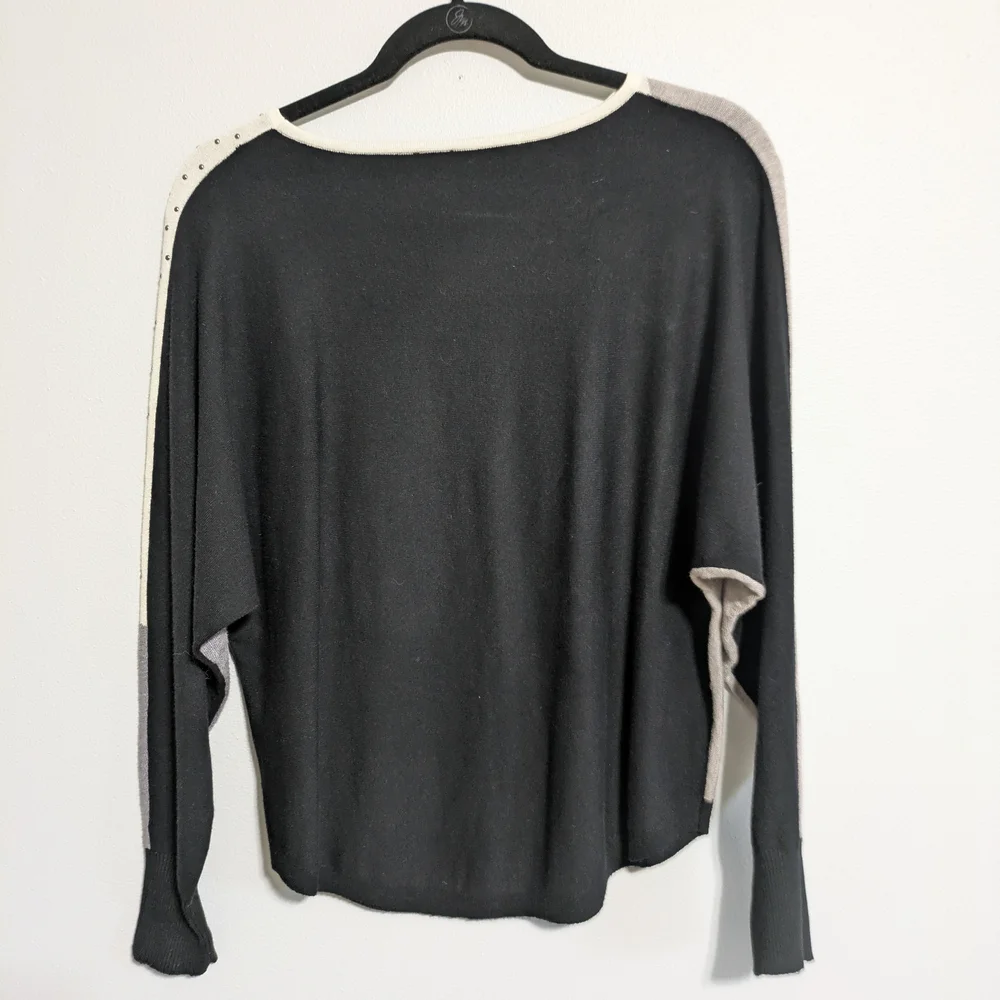 Stylish Women's Colorblock Top - Black, Gray, White - Picture 3 of 6
